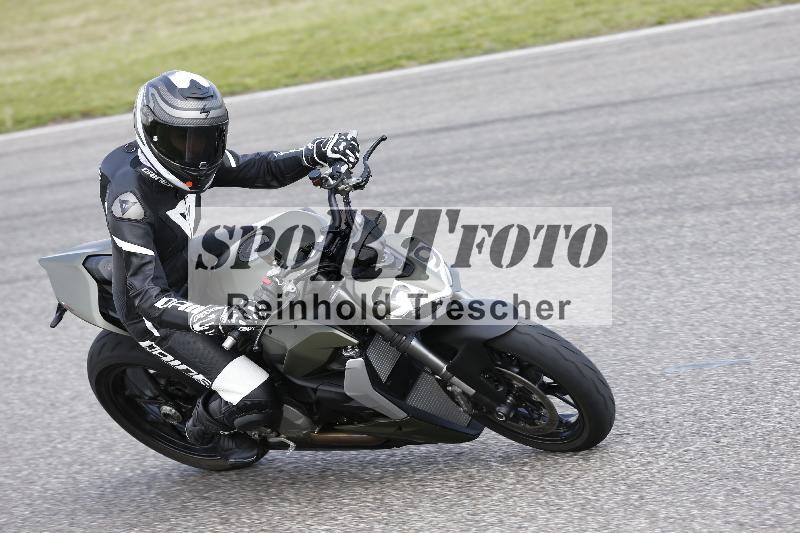 Archiv-2025/09 22.04.2025 Cornu Master School ADR/gruen-vert/29